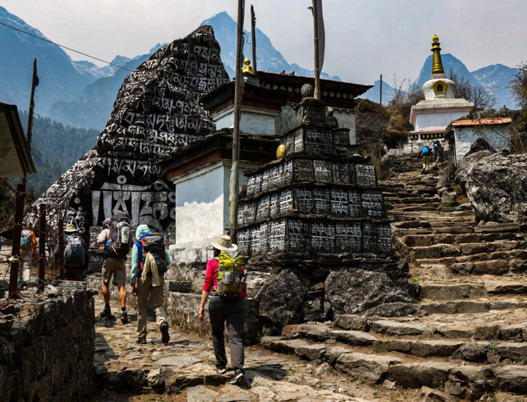 Caminando un Phakding Nepal