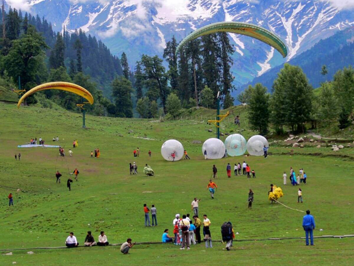 Parapente en el valle de Solang Manali, Himachal