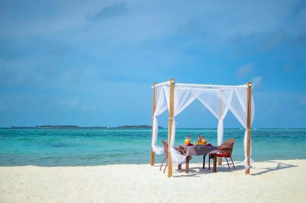 ontinúa tu viaje aquí: Los 10 Mejores Restaurantes Submarinos en Maldivas Las 20 Islas Más Impresionantes de Maldivas 15 Lugares Imprescindibles para Visitar en Maldivas Los 10 Destinos Imperdibles en Maldivas en Diciembre Las 10 Playas Románticas de Maldivas para tu Luna de Miel Los 12 mejores lugares para visitar en Maldivas en marzo Maldivas en abril de 2025: El tiempo, lugares para visitar