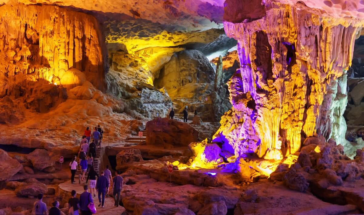 Explorar la Cueva Sung Sot 