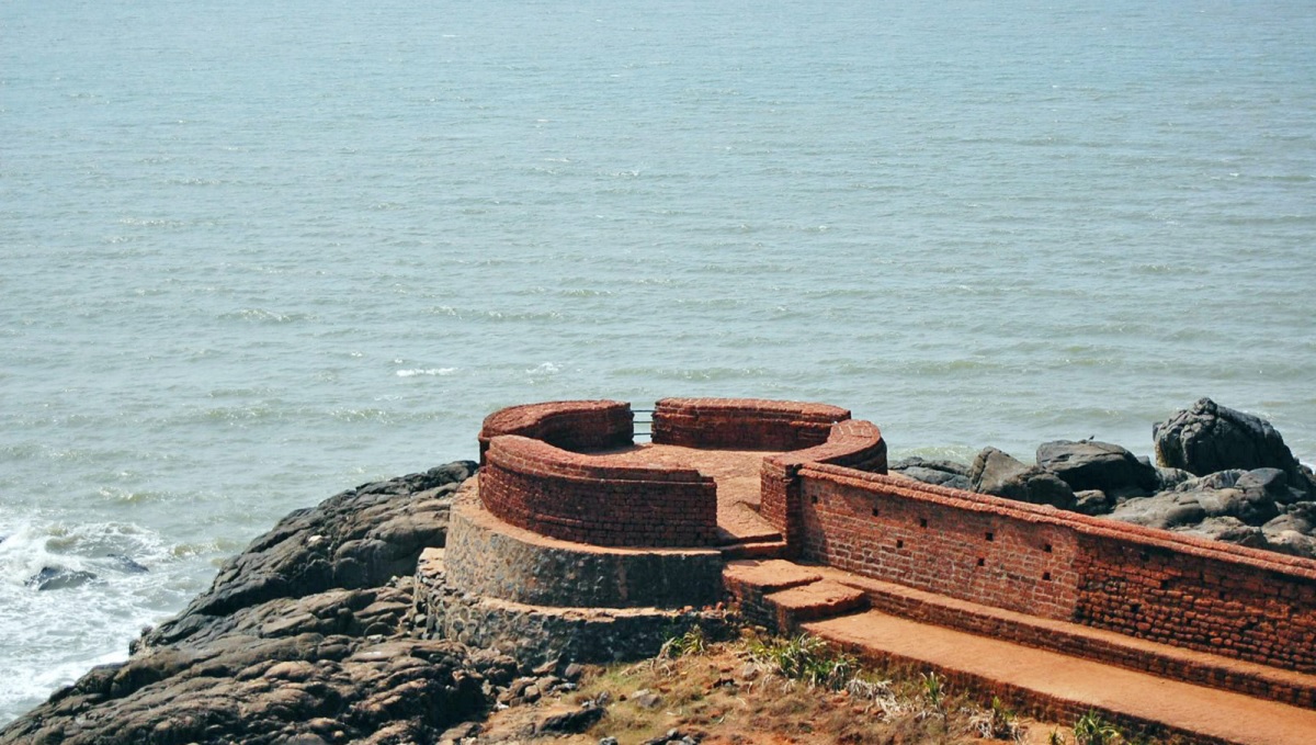 Bekal – Fuerte, playa y lluvia