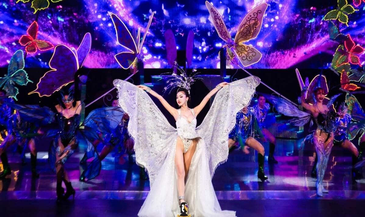 Disfrutar de un espectáculo en Tiffany’s Show Pattaya