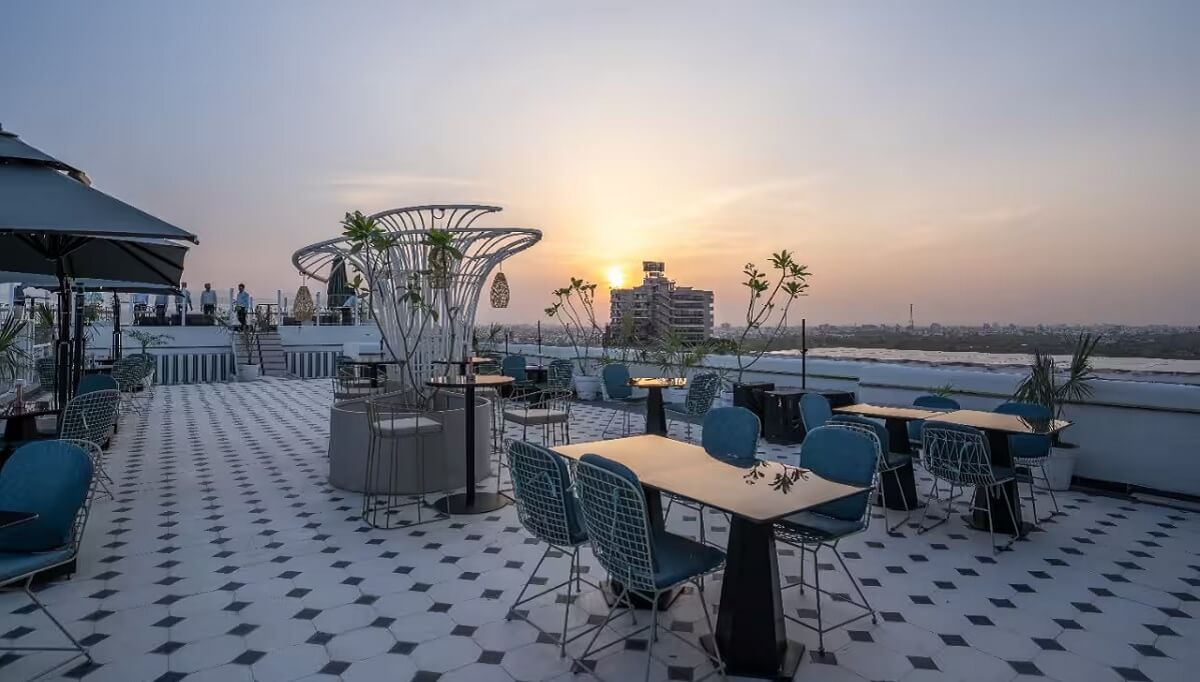 Diona - Kitchen & Lounge Restaurantes con Azotea en Jaipur
