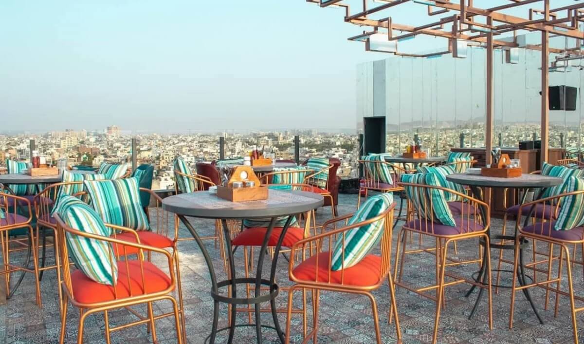 Lighthouse Brewery Bar and Kitchen Restaurantes con Azotea en Jaipur
