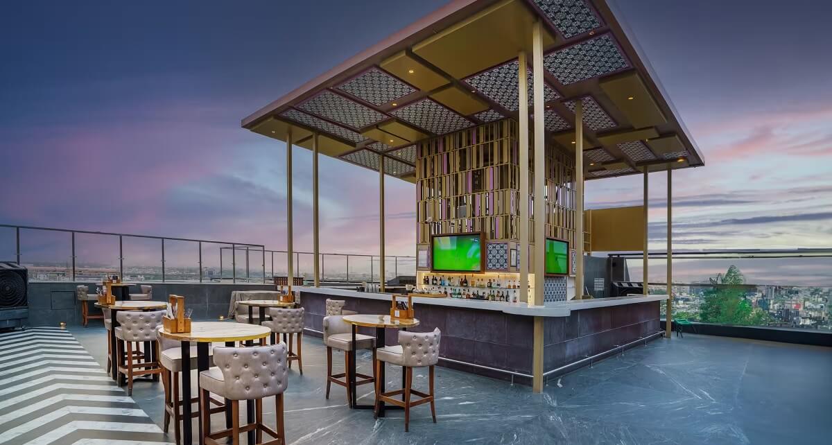 Nebulae - Hilton Restaurantes con Azotea en Jaipur