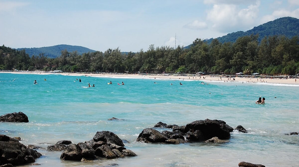 Explora la playa de Kata: Surf y tranquilidad durante el monzón