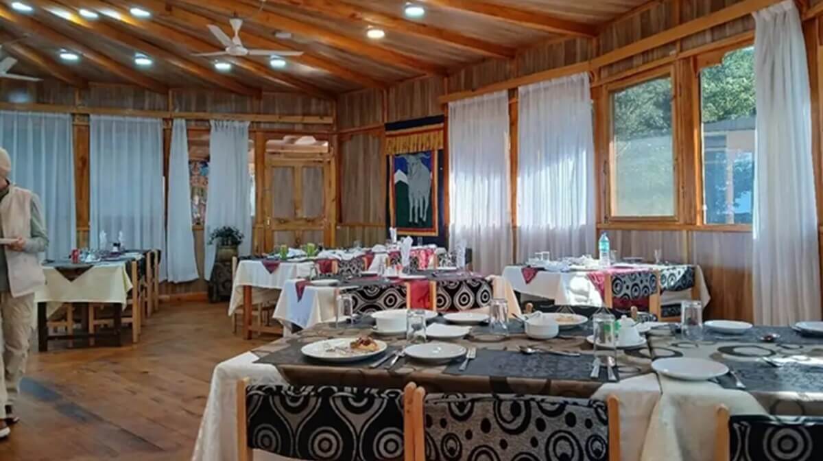 Lobesa Village Restaurant (cerca de Punakha)