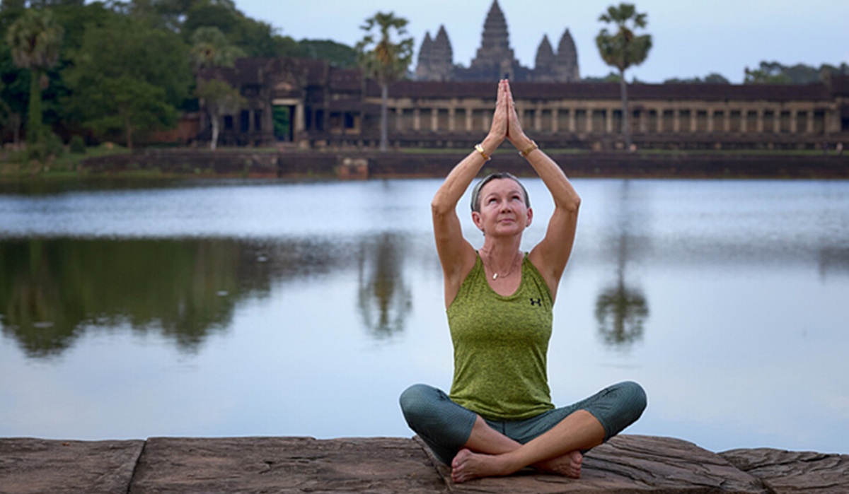 Practicar yoga o meditación
