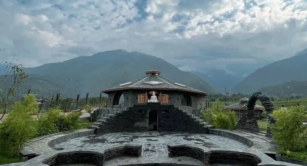 12 Retiros de Yoga en Himachal Pradesh para una Experiencia Refrescante