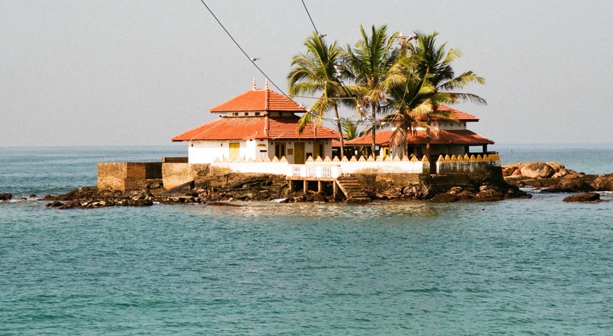 Visitar el Templo Seenigama Vihara