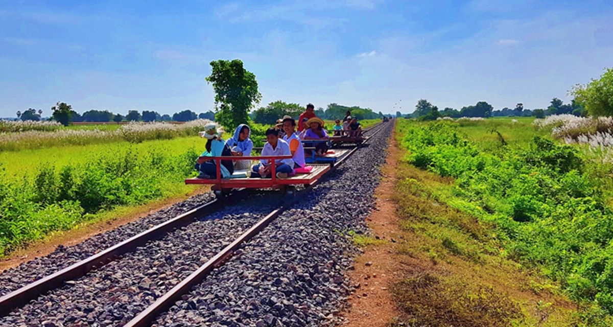 Montar en el famoso “tren de bambú”