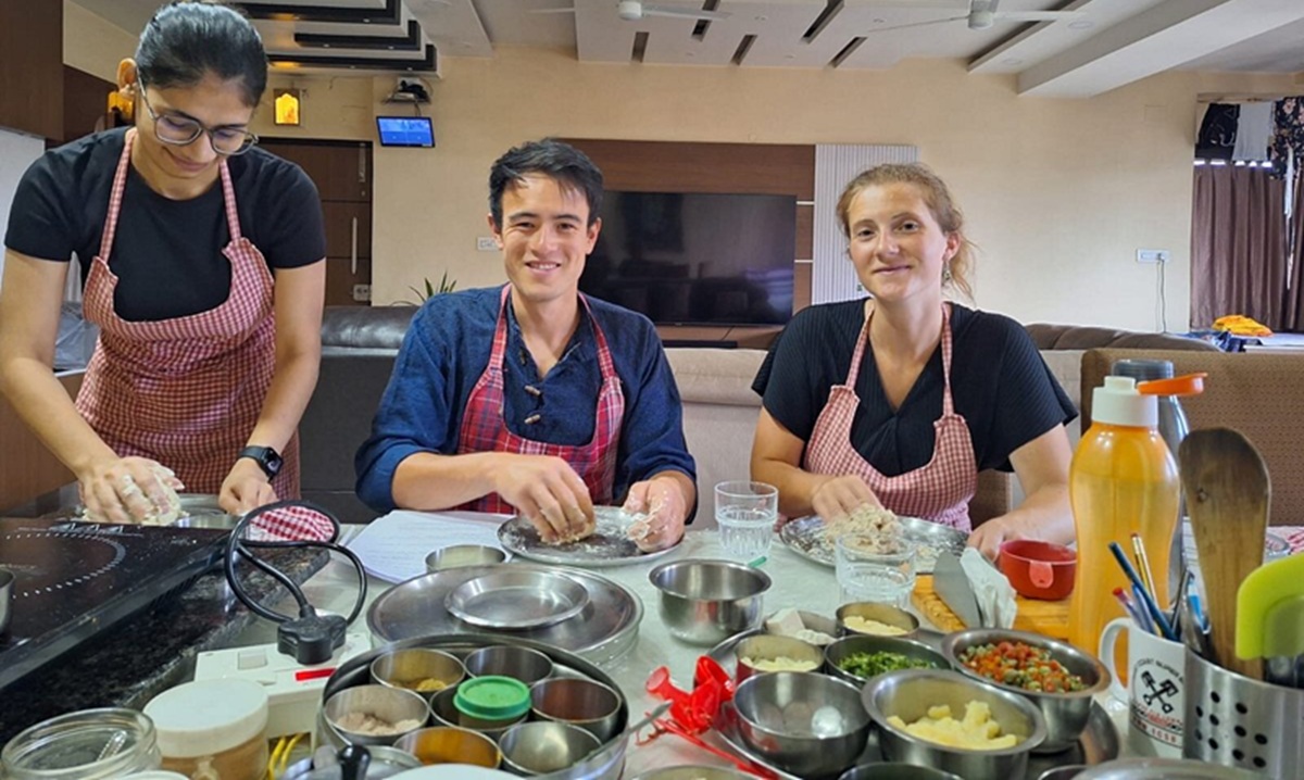 Clase de cocina en casa local con familia india (South Delhi)