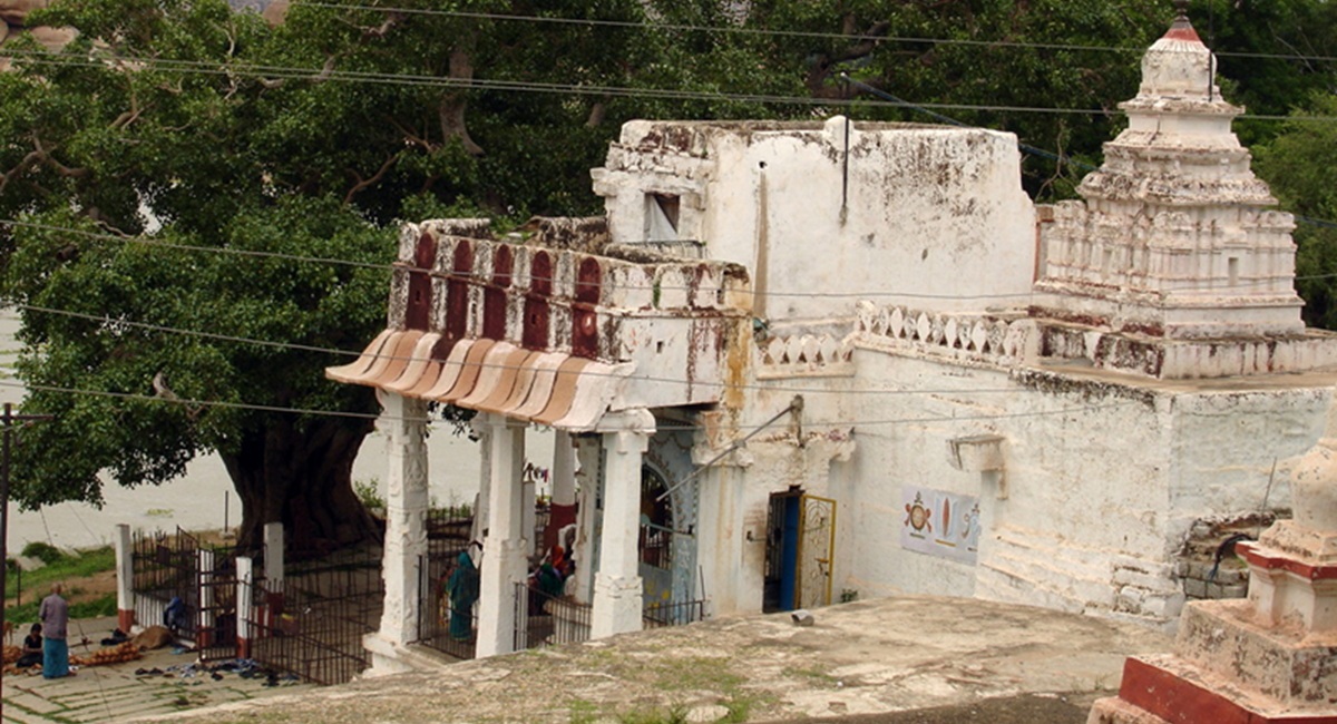 Riverside Ruins y Kodandarama Temple: entre naturaleza y devoción