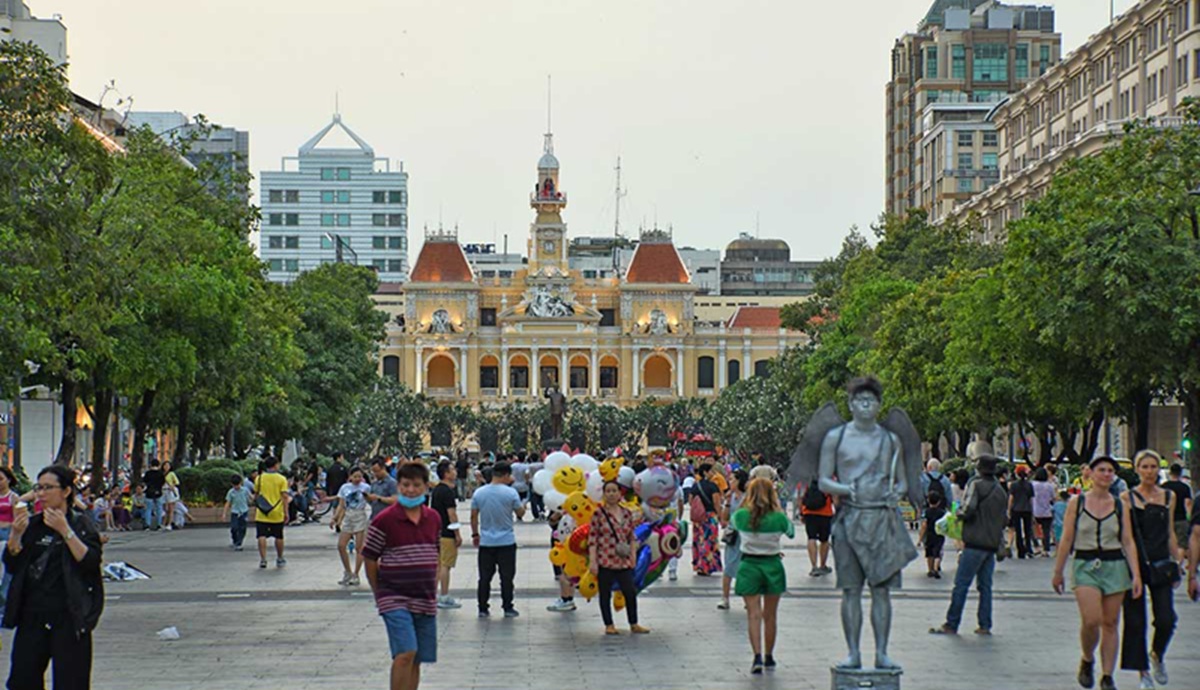 Pasear por Nguyen Hue Walking Street
