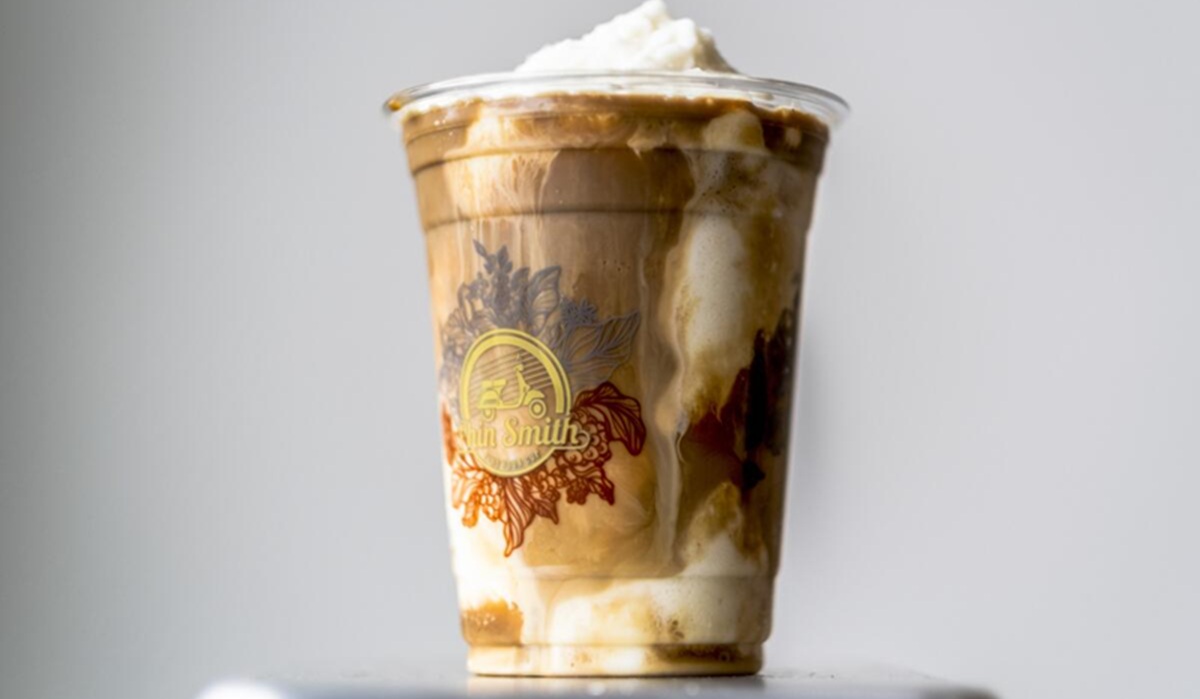 Probar el auténtico café vietnamita