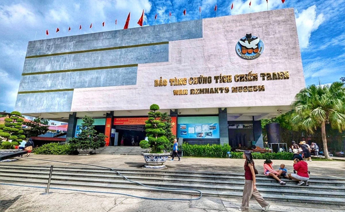 Visitar el Museo de los Restos de la Guerra