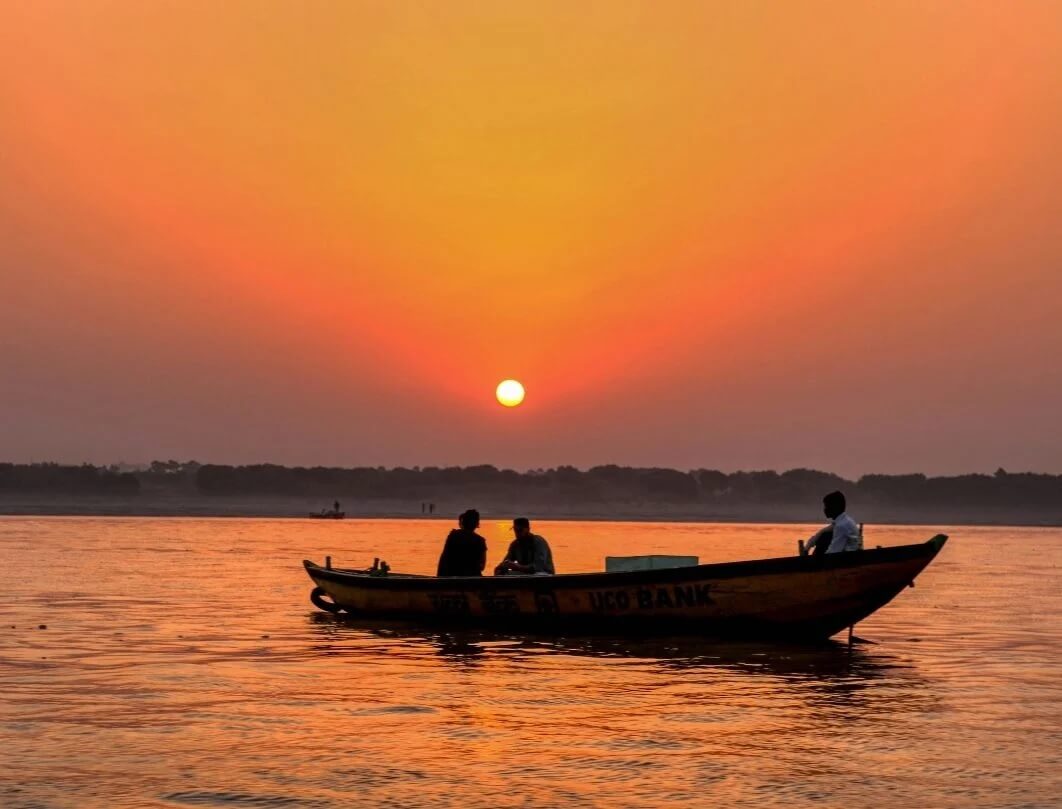 Paseo en barco al amanecer en Varanasi