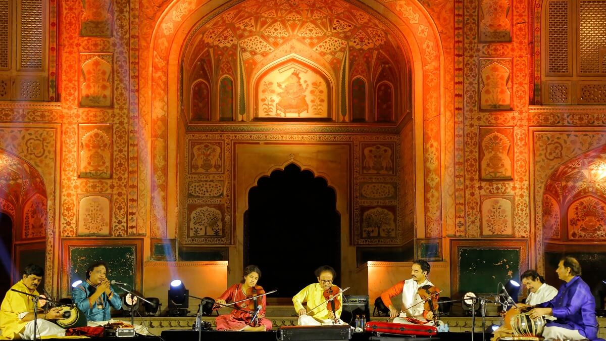 Evento cultural de danza y música en Jaipur