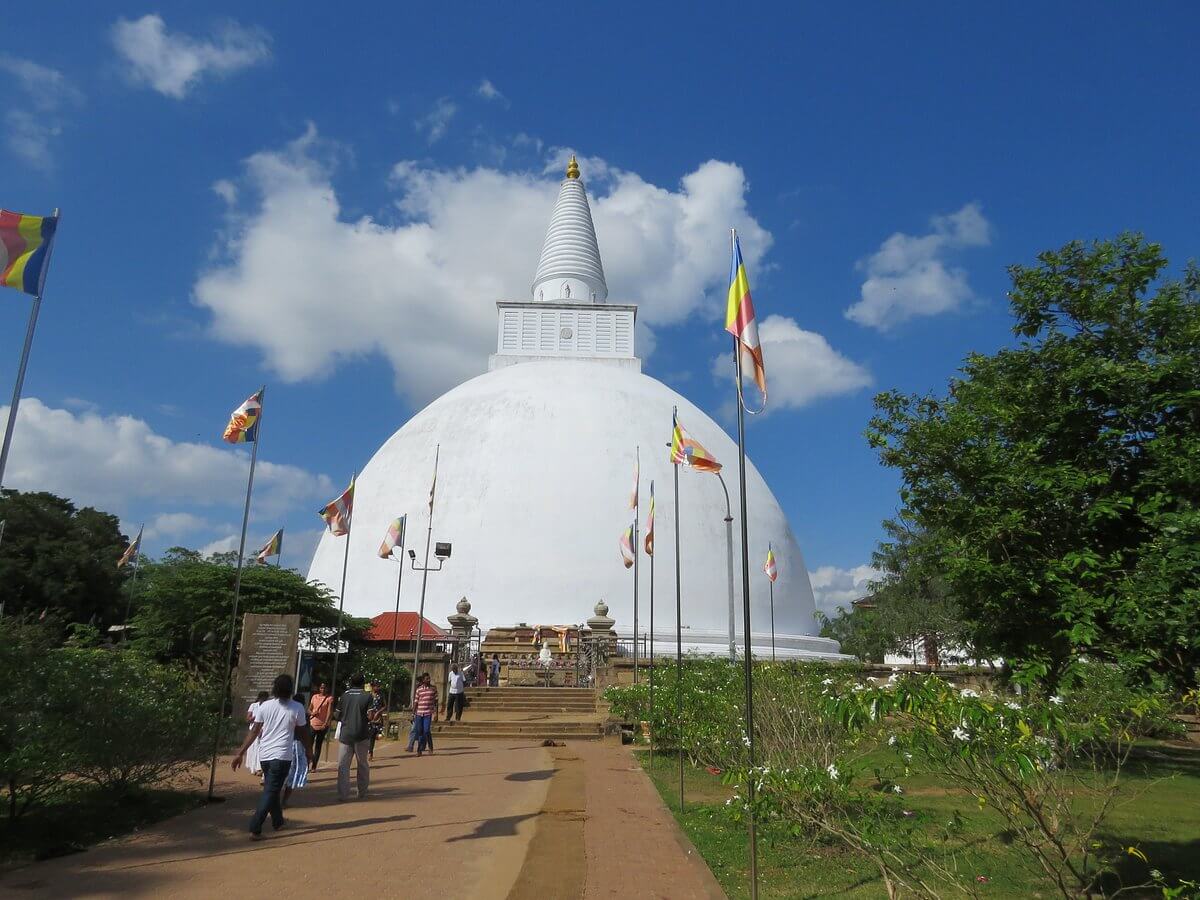 Mirisavetiya Anuradhapura