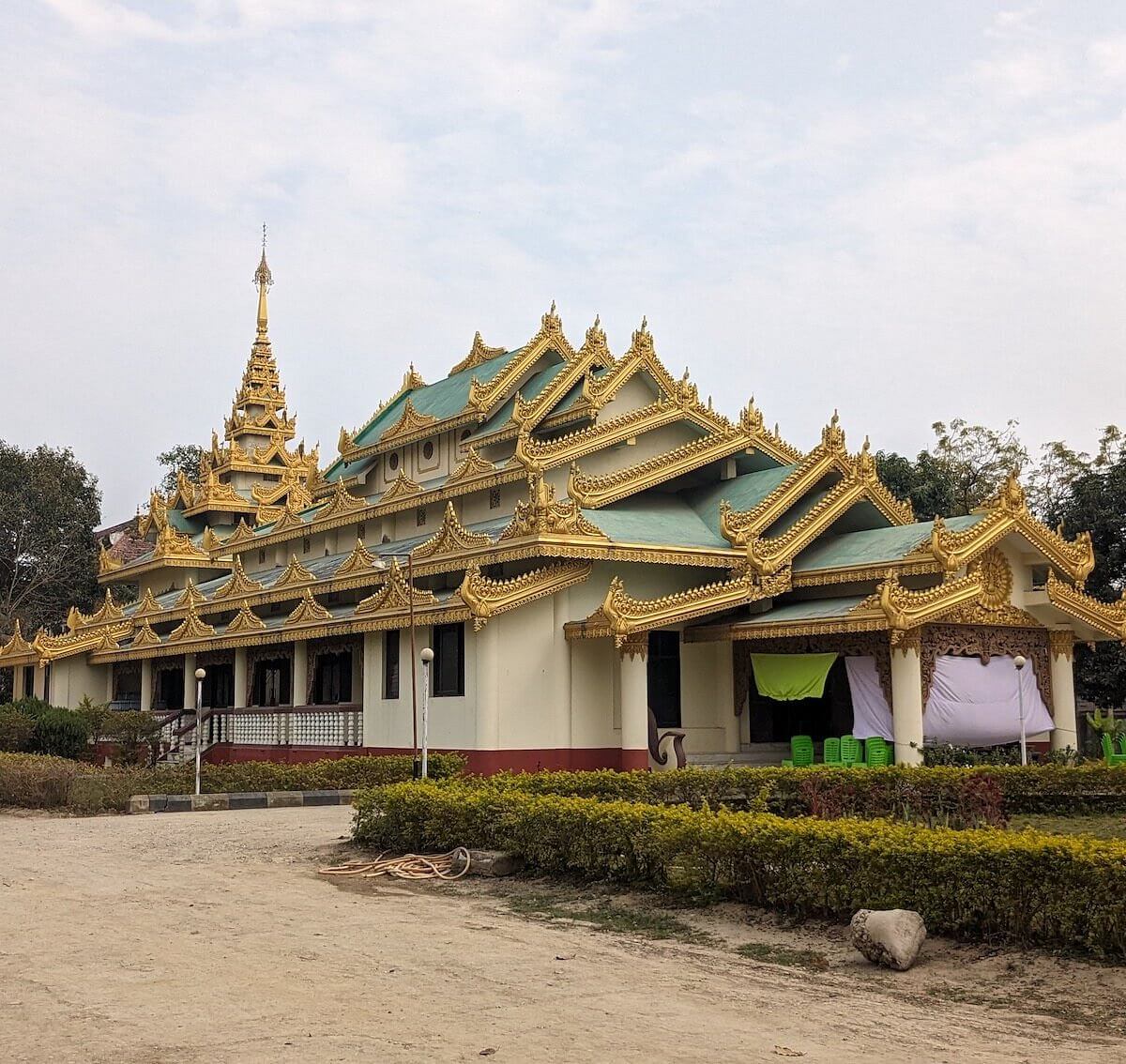 Templo Dorado de Myanmar Lumbini