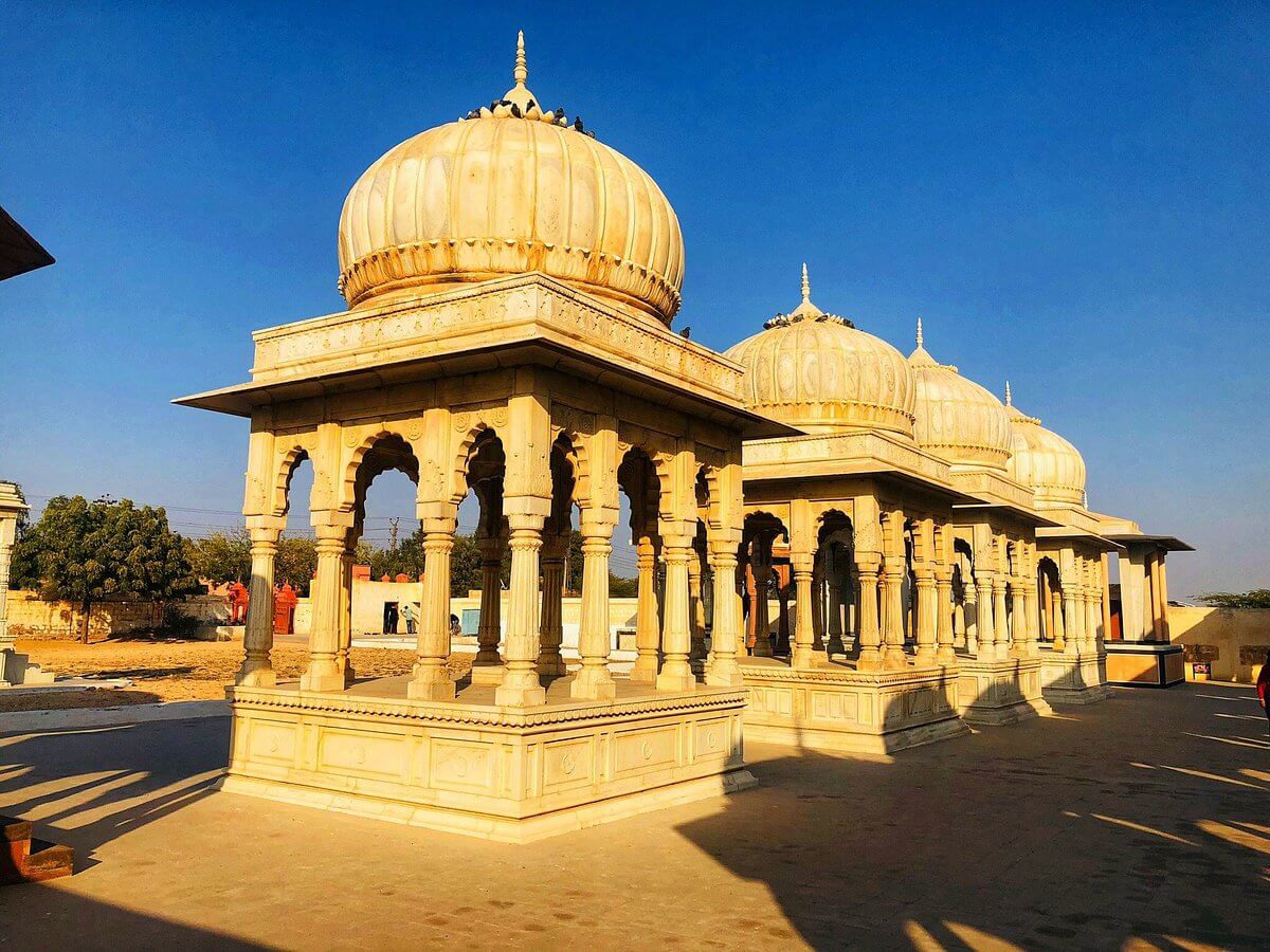 cenotafios reales de Devi Kund Sagar Bikaner