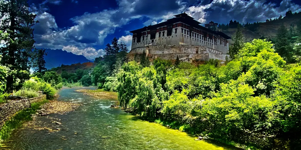 Llegada a Paro desde Katmandú y traslado a Thimphu
