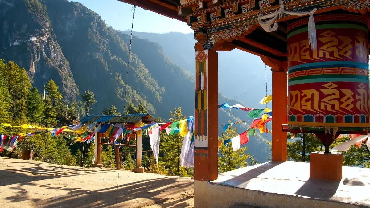 Salida de Paro al finalizar el viaje India Nepal y Bután