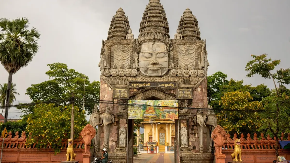 Viaje cultural por Phnom Penh Battambang Siem Reap Angkor y Tonle Sap