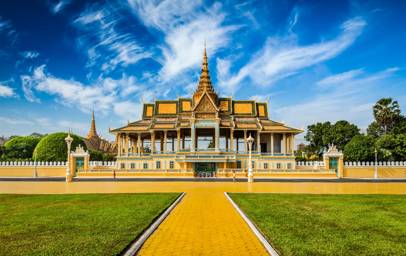 Llegada a Phnom Penh al comenzar un viaje cultural por Camboya