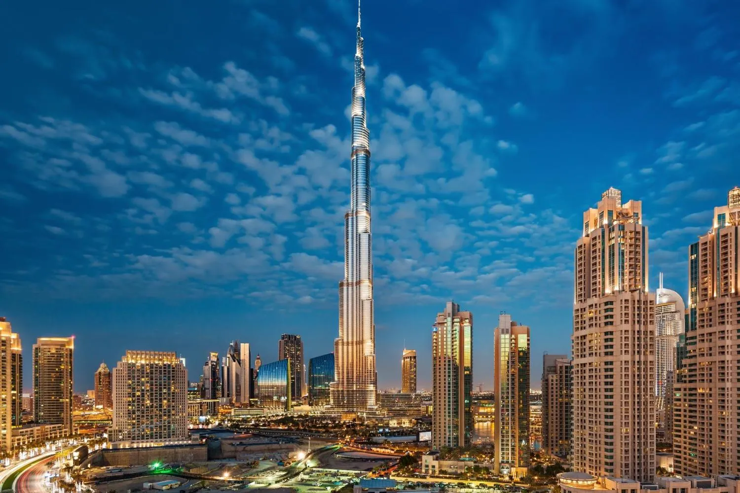 Viaje de 5 días por Dubái con safari crucero y excursión a Abu Dabi