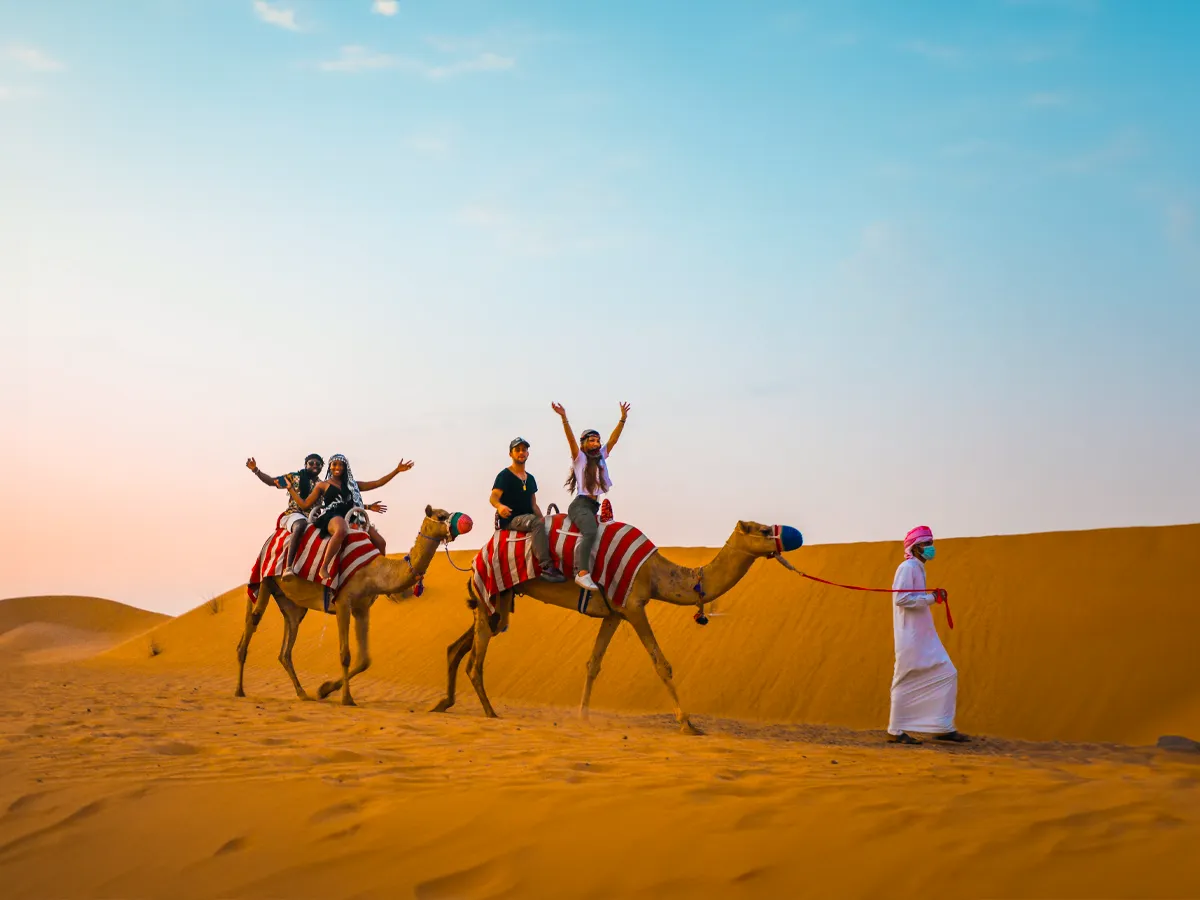 Viaje de 4 días por Dubái con visita de ciudad y safari por el desierto