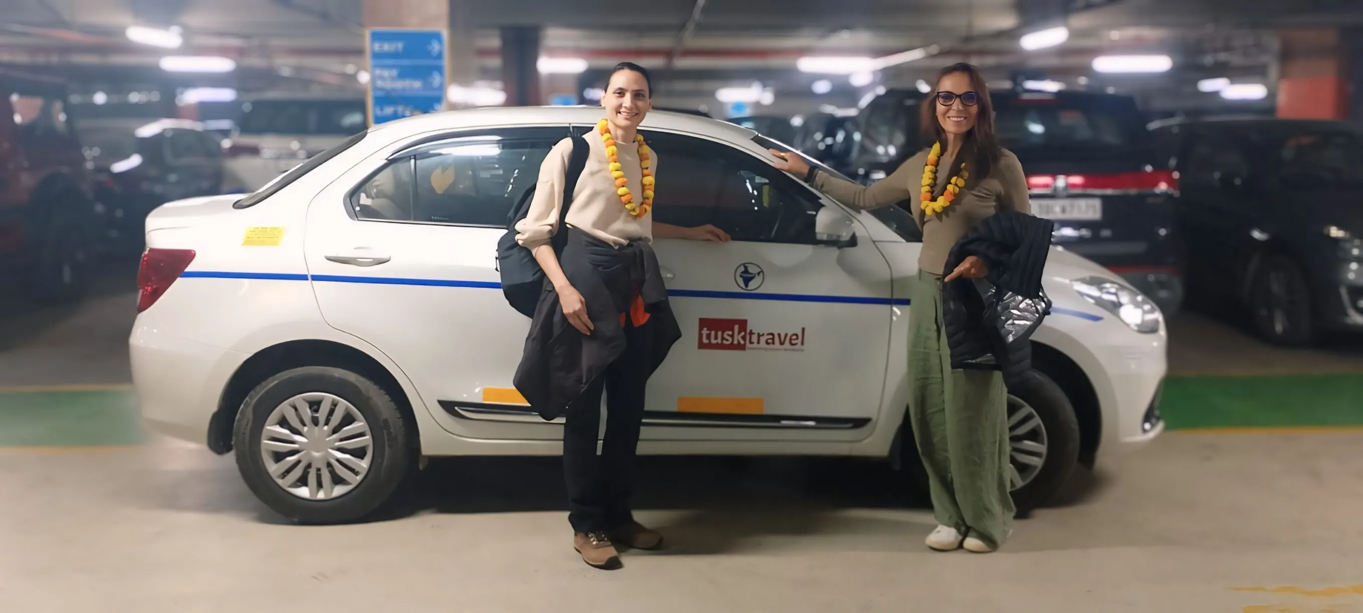 Viajeros acompañados por el equipo local de Tusk Travel