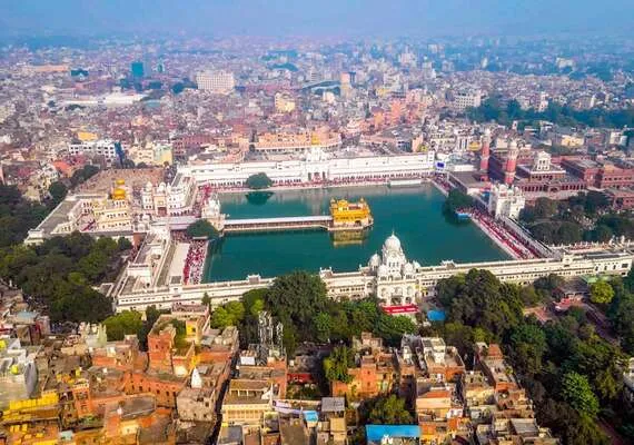 Ceremonia fronteriza de Wagah cerca de Amritsar