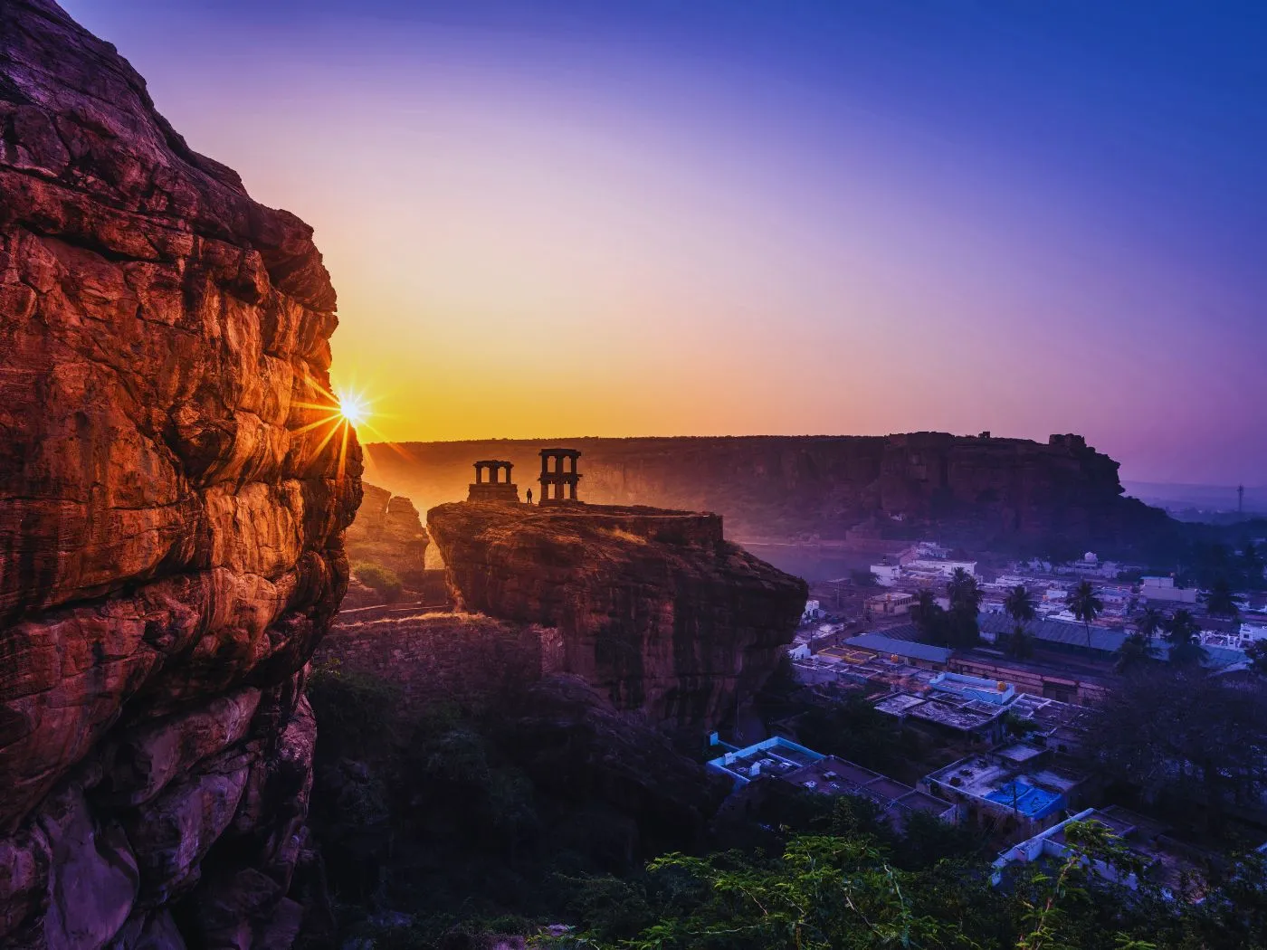 Cuevas y templos históricos de Badami