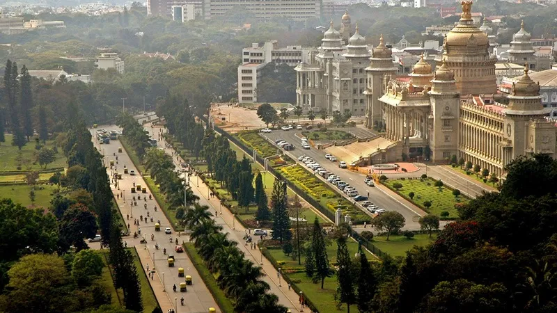 Llegada a Bangalore durante el viaje por Karnataka