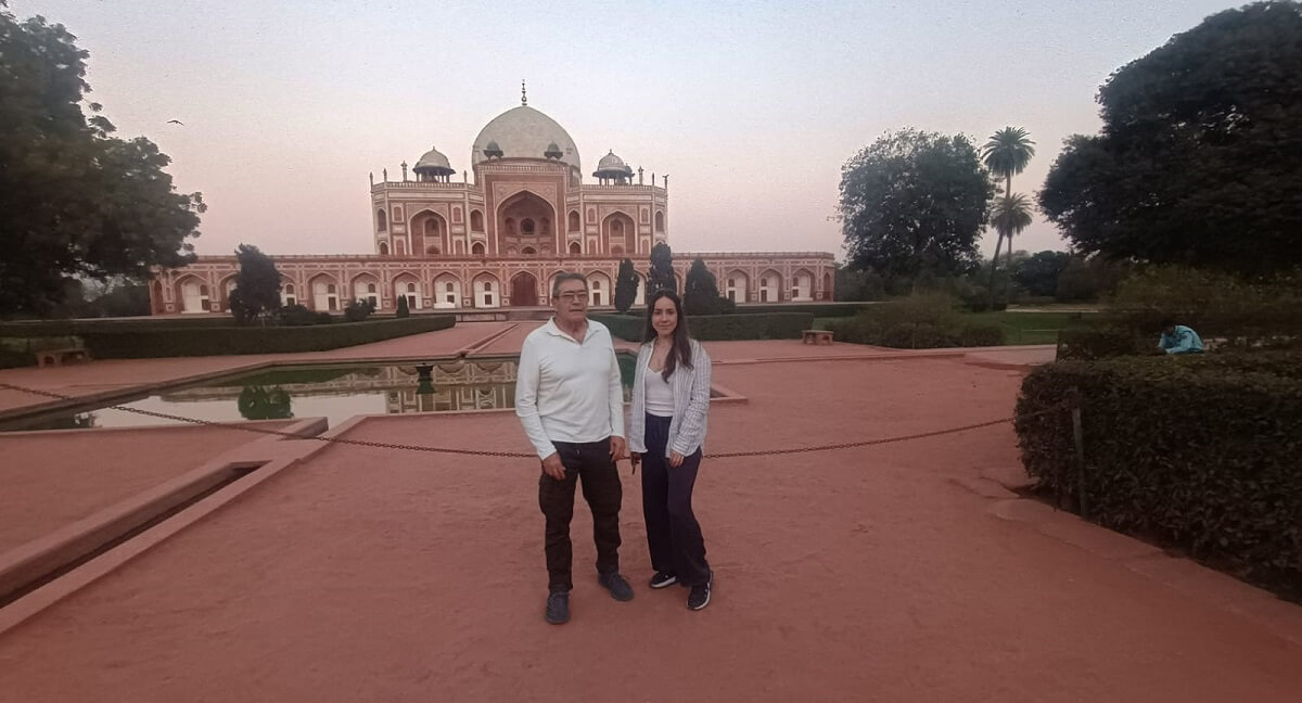 Humayun Tomb dentro de una ruta por Delhi