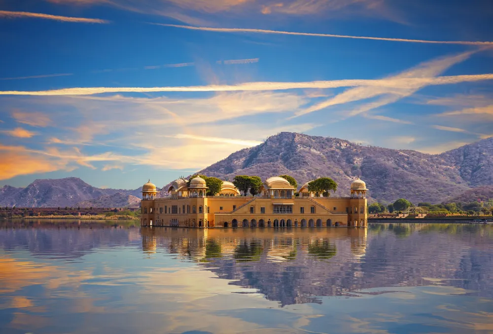 Jal Mahal sobre el lago Man Sagar en Jaipur