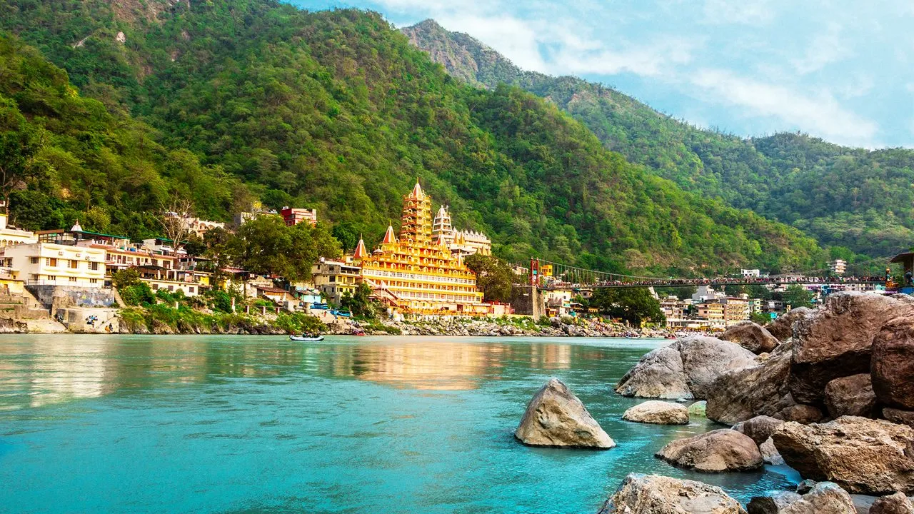 Rishikesh, una de las paradas de 15 Días: Viaje Espiritual de Yoga y Meditación en India