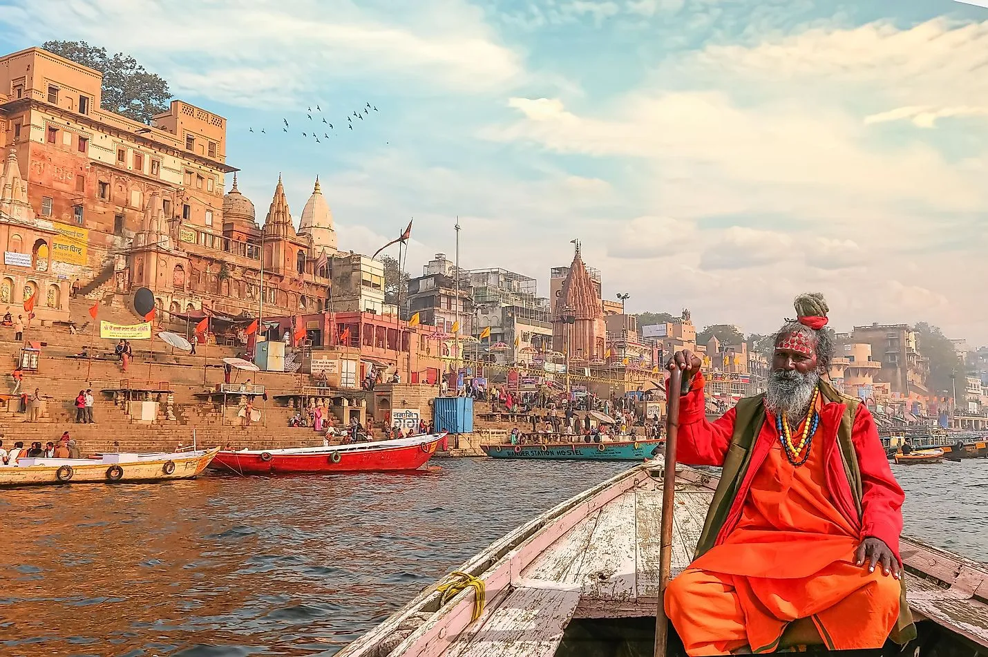 Amanecer sobre el Ganges en Varanasi