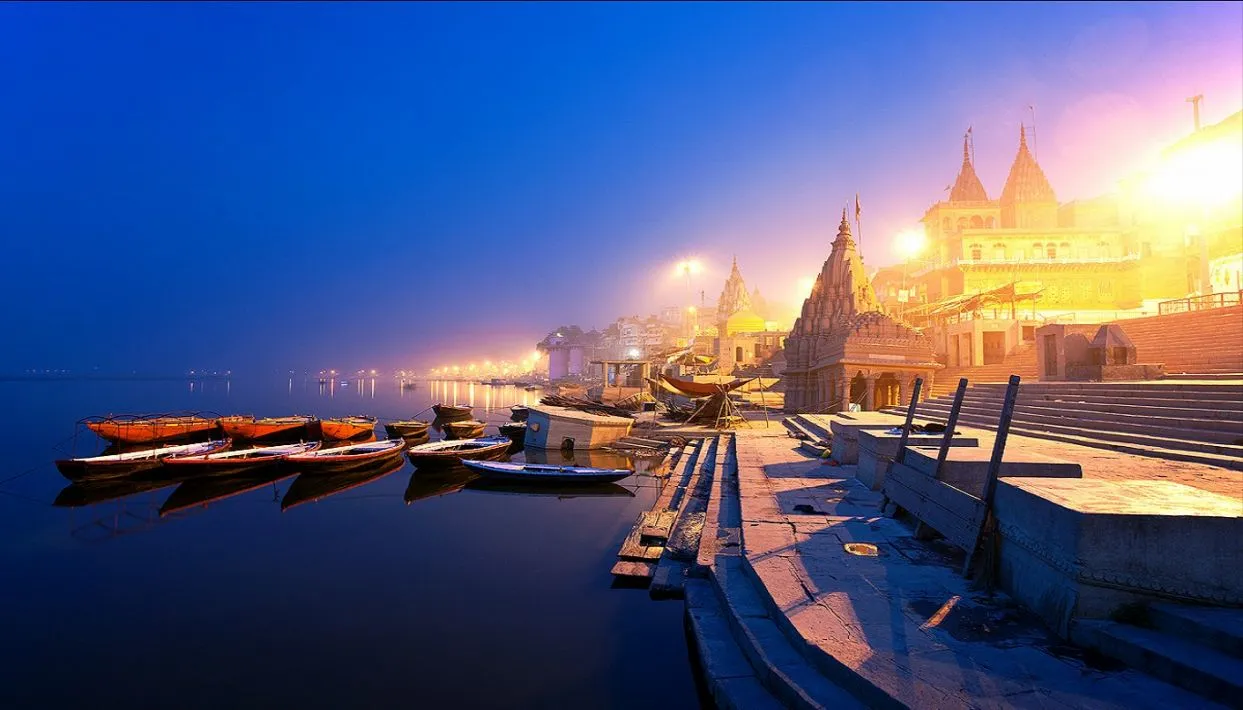 Ghats de Varanasi durante un viaje por el norte de India