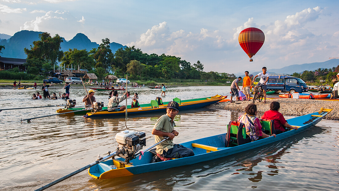 Viaje de 6 días por Vientián Vang Vieng Luang Prabang y cuevas de Pak Ou