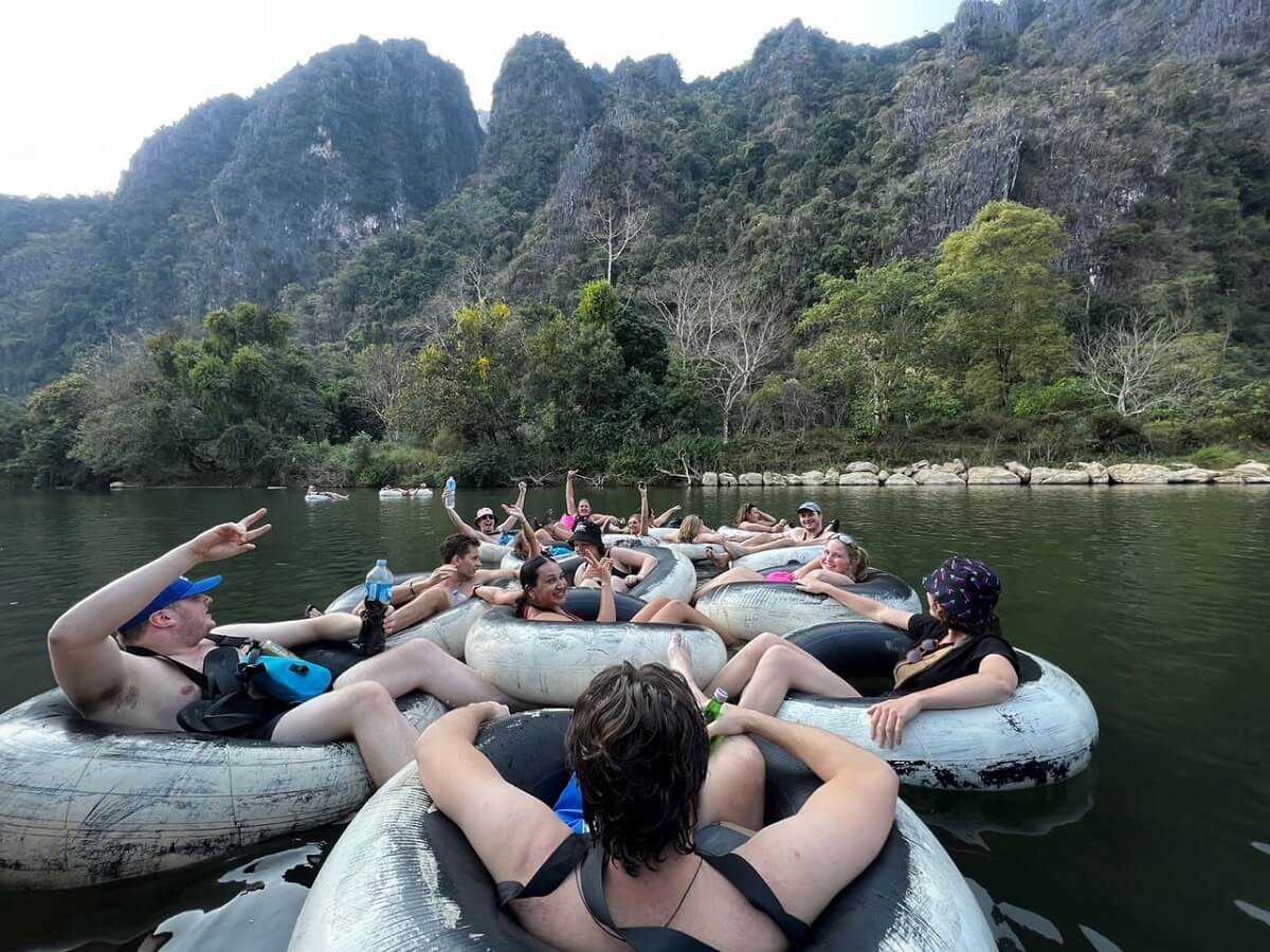 Paisajes kársticos y naturaleza de Vang Vieng