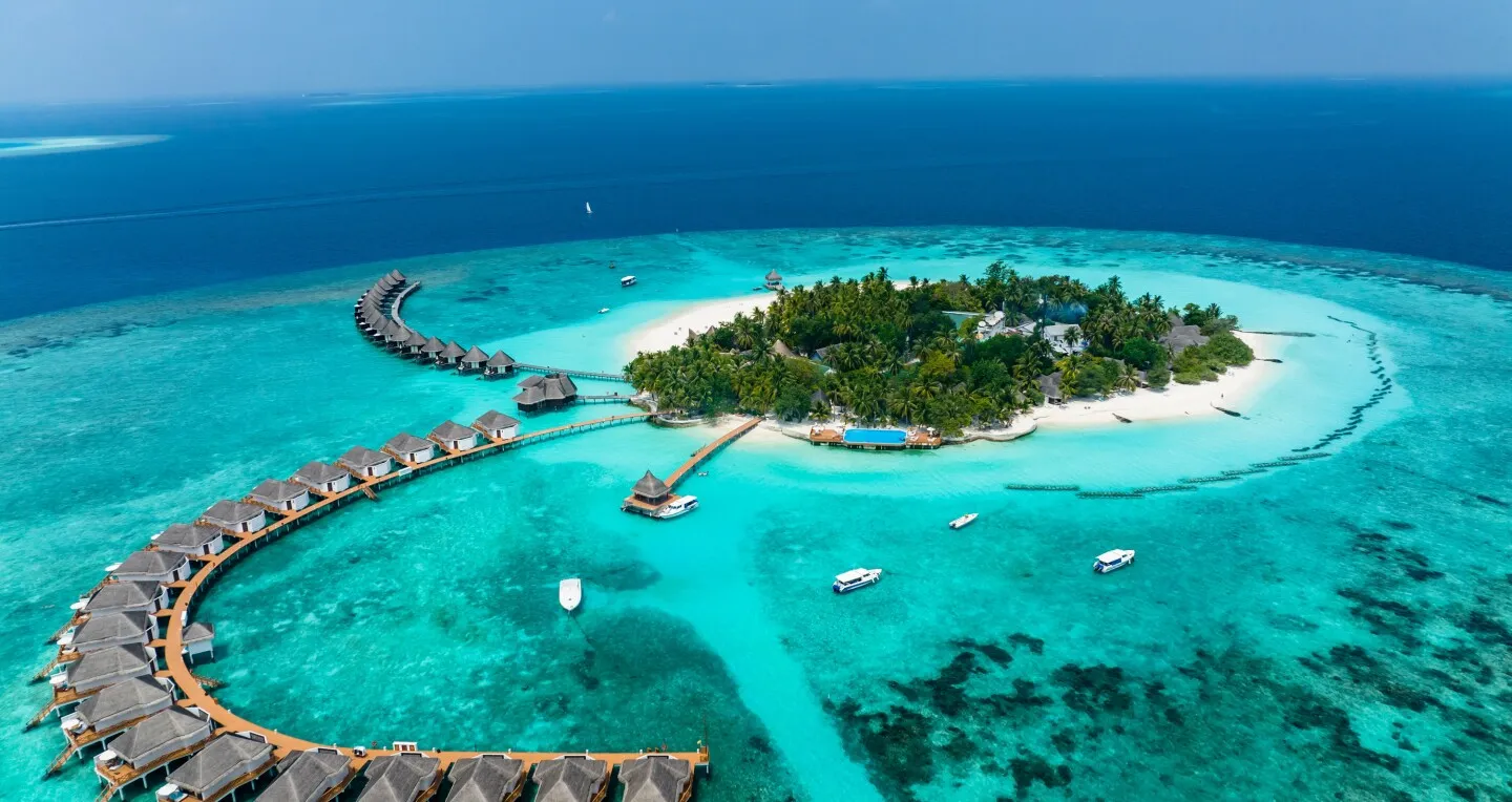 Ciudad y costa de Malé en Maldivas