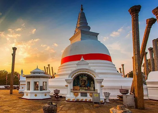 Estupas y patrimonio de Anuradhapura durante un viaje por Sri Lanka