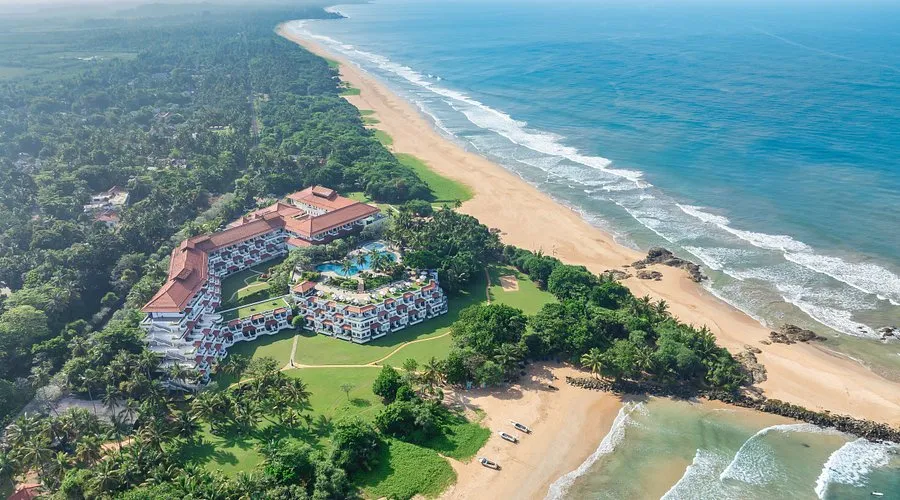 Día de playa familiar en Bentota Sri Lanka