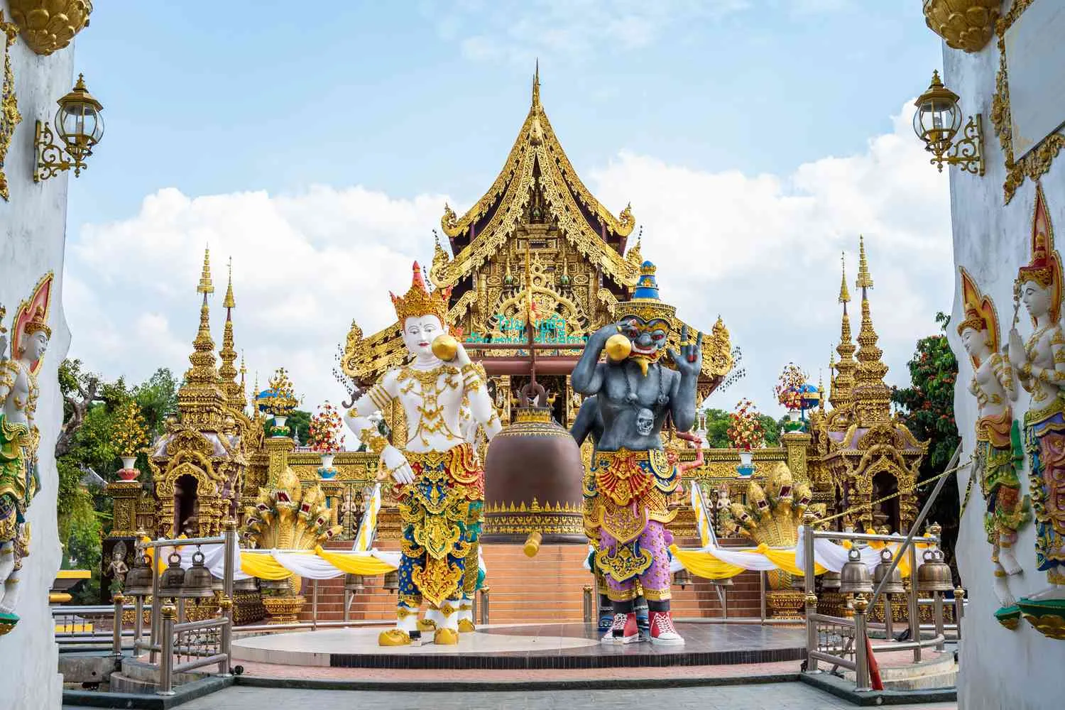 Templos de Chiang Rai durante un viaje por el norte de Tailandia
