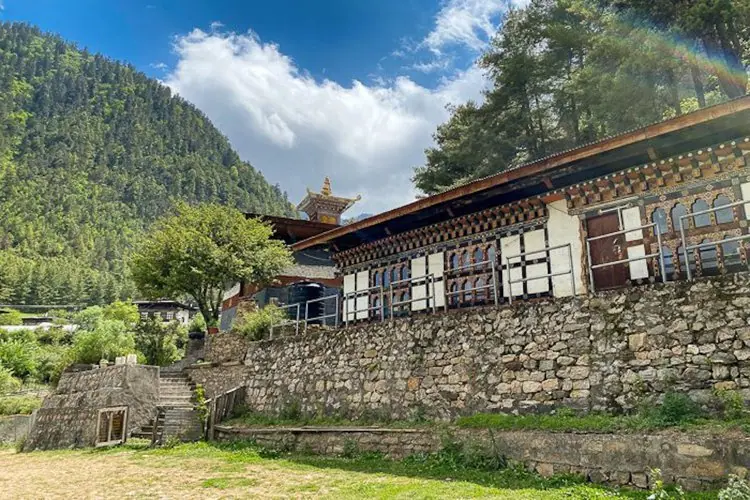Lhakhang Nagpo