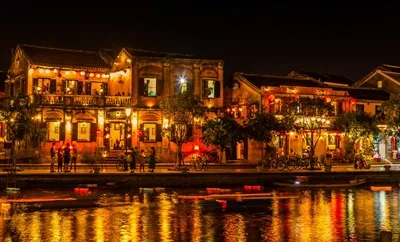 Casco antiguo de Hoi An con faroles tradicionales en Vietnam