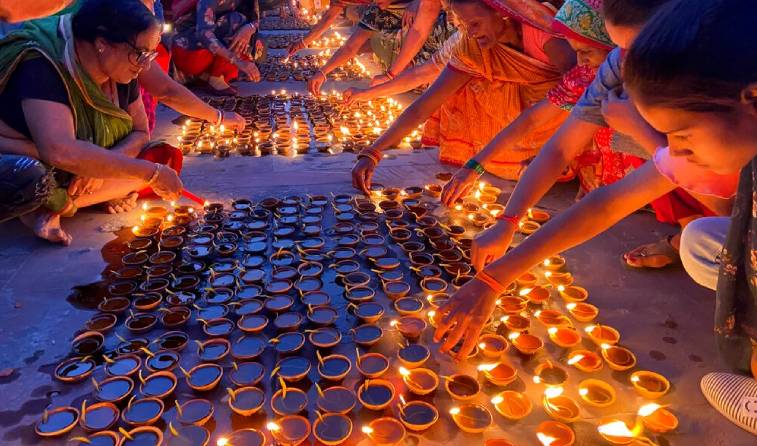Celebra Diwali en India